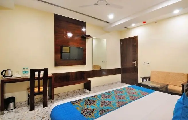 Deluxe Tek Büyük Yataklı Oda