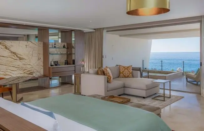 Grand Class Corner Suite