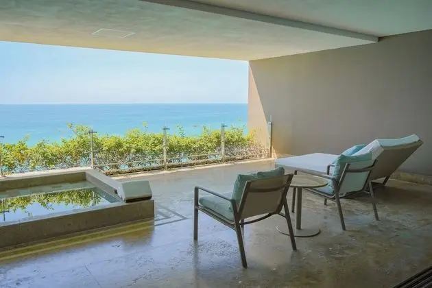 Grand Class Corner Suite