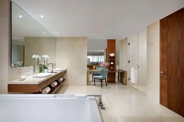 Grand Class Corner Suite