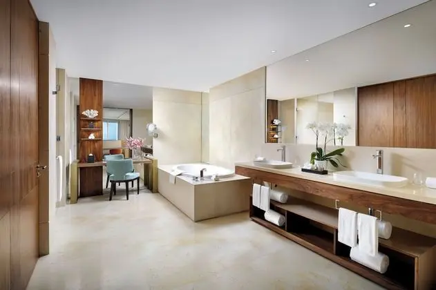 One Bedroom Governor Suite Ocean View