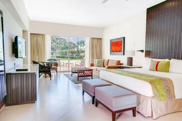 Master Parlor Suite Pool View