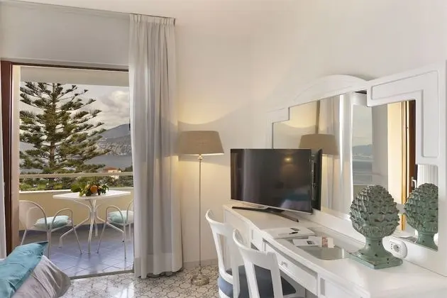 Superior Tek Büyük Yataklı Oda, Balkon, Deniz Manzaralı