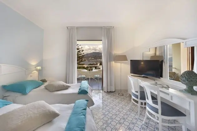 Üç Kişilik Oda, Balkon, Deniz Manzaralı