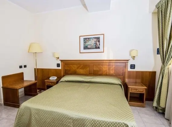 Classic Büyük Yataklı Tek Kişilik Oda