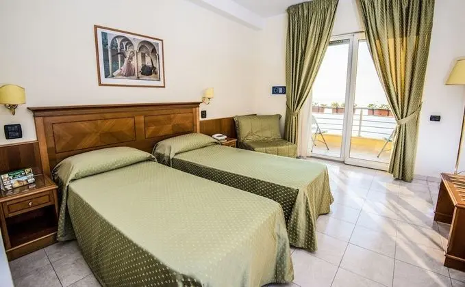 Panoramic Büyük Yataklı Tek Kişilik Oda