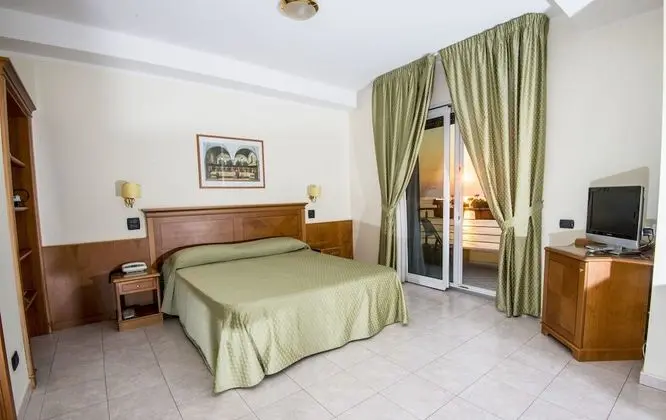 Panoramic Büyük Yataklı Tek Kişilik Oda