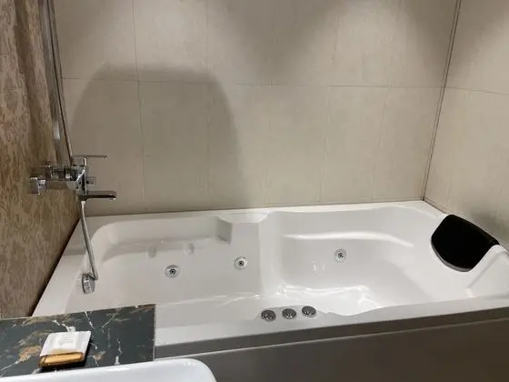 Stüdyo Süit, Balkon (Hazel Suite with Bathtub)