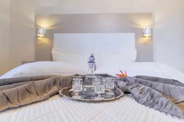 Luxury Süit (Erato)