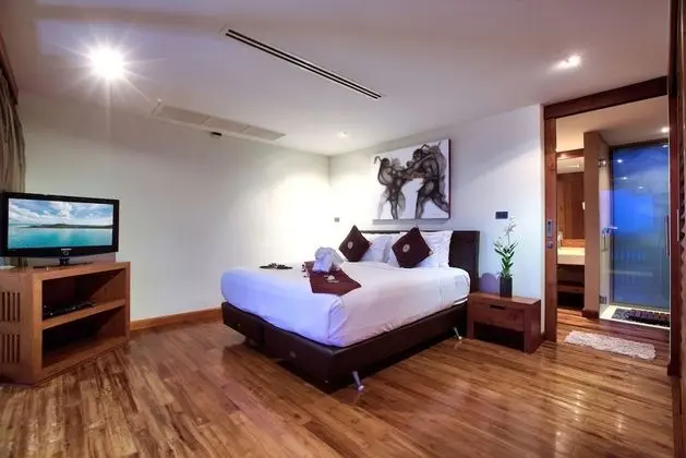 5 Bedrooms Villa with Private Pool