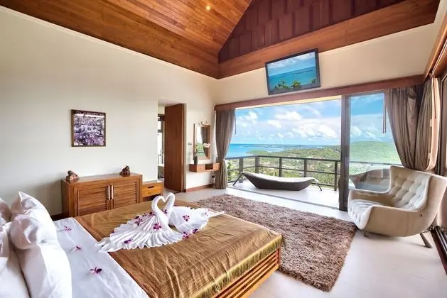 5 Bedrooms Villa with Private Pool