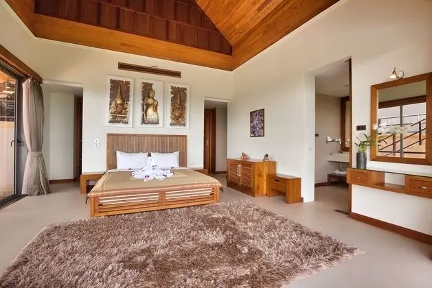 5 Bedrooms Villa with Private Pool