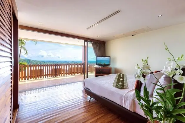 5 Bedrooms Villa with Private Pool