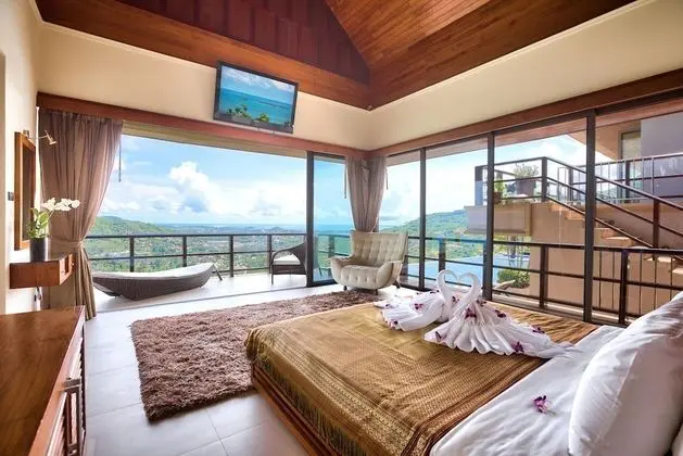 5 Bedrooms Villa with Private Pool