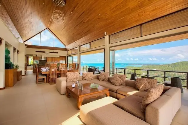5 Bedrooms Villa with Private Pool