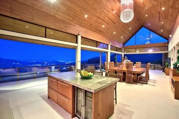 5 Bedrooms Villa with Private Pool