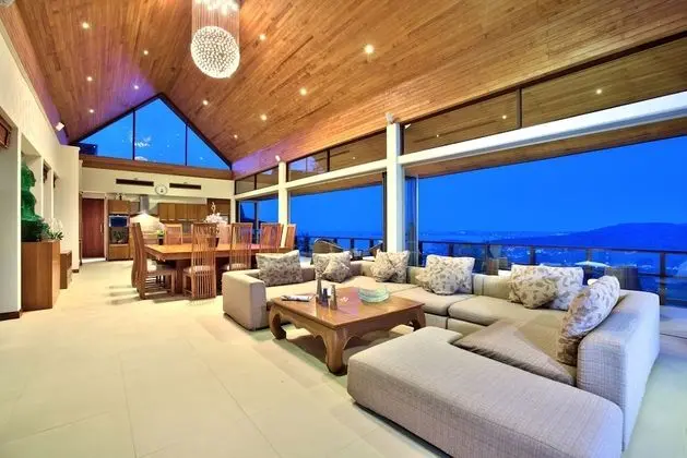 5 Bedrooms Villa with Private Pool