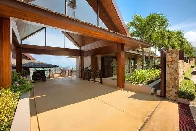5 Bedrooms Villa with Private Pool