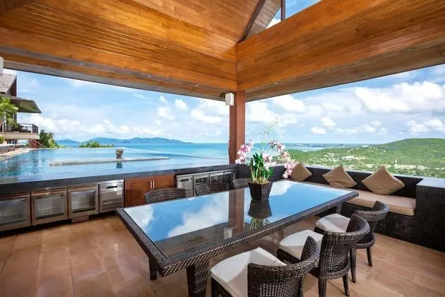 5 Bedrooms Villa with Private Pool