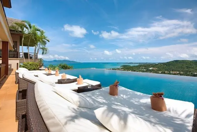 5 Bedrooms Villa with Private Pool