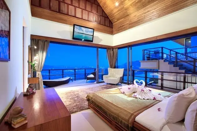 5 Bedrooms Villa with Private Pool