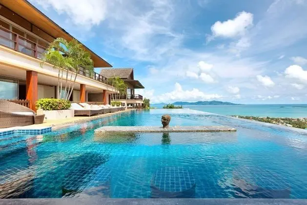 5 Bedrooms Villa with Private Pool