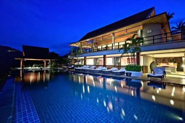 5 Bedrooms Villa with Private Pool
