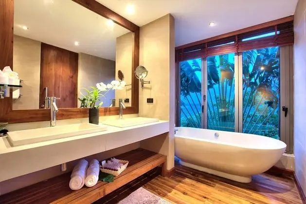 5 Bedrooms Villa with Private Pool
