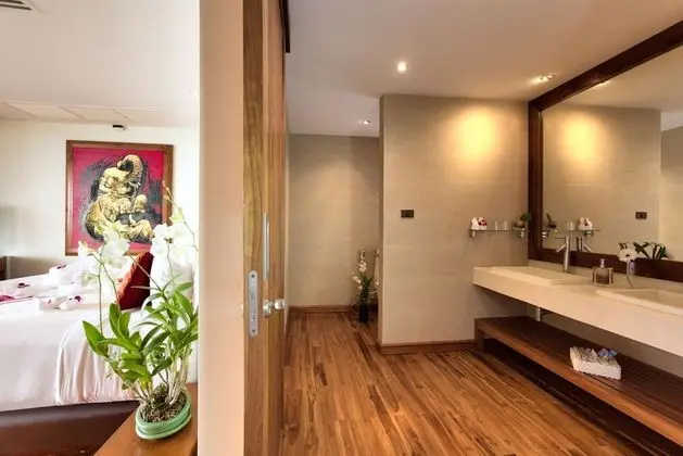 5 Bedrooms Villa with Private Pool