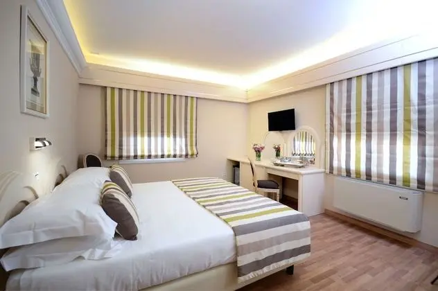 Standard Tek Büyük veya İki Ayrı Yataklı Oda (Small window)