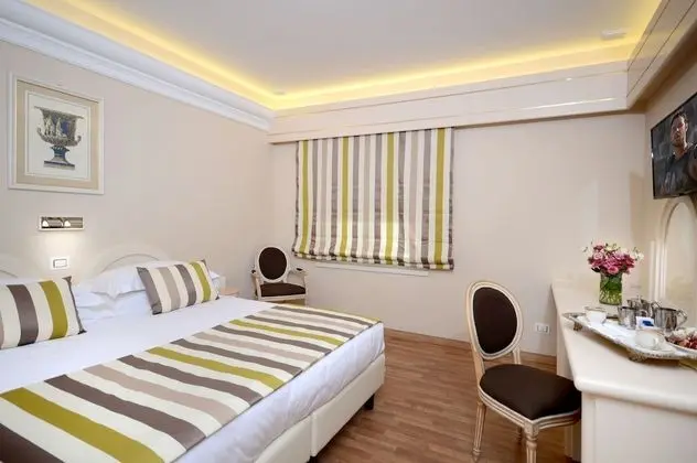 Standard Tek Büyük veya İki Ayrı Yataklı Oda (Small window)