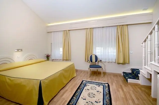 Standard Tek Büyük veya İki Ayrı Yataklı Oda (Small window)
