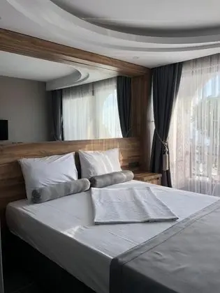 Çift Kişilik, Havuz Manzaralı, Balkonlu