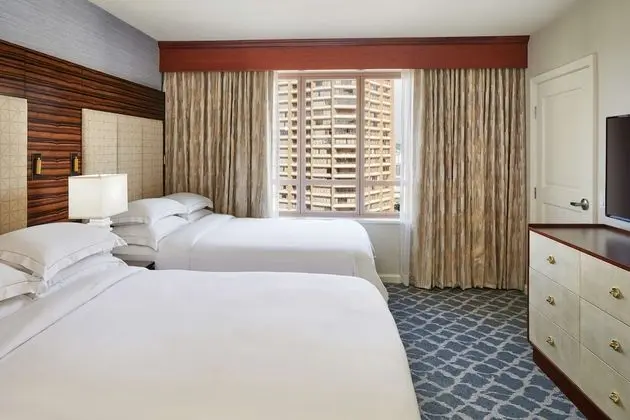 Süit, 1 Yatak Odası, Engellilere Uygun, Kısmi Deniz Manzarası (Hearing, Roll-in Shower, City View)