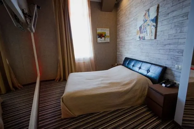 Standard Tek Büyük Yataklı Oda