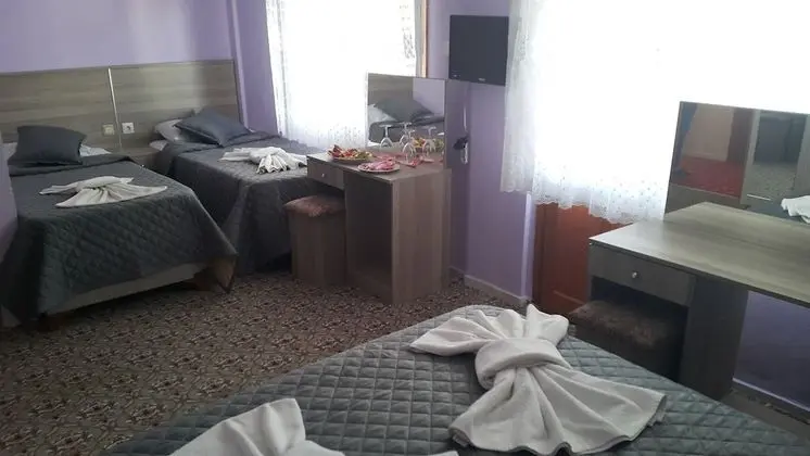 Dort Kisilik Balkonlu Oda