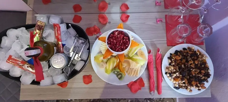 Dort Kisilik Balkonlu Oda