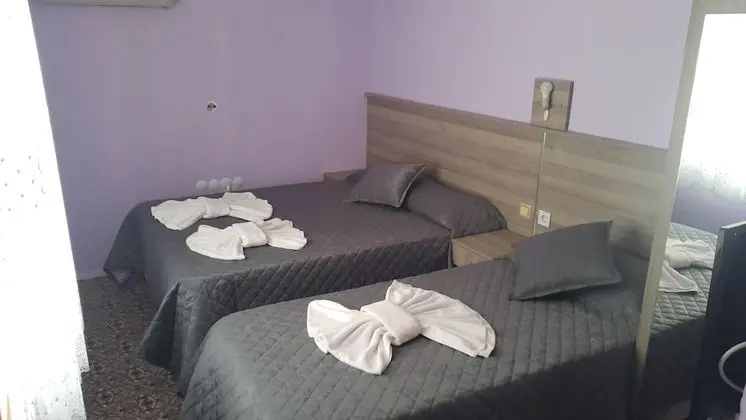 Uc Kisilik Balkonlu Oda