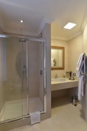 Yerevan Suite with Balcony