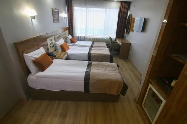 Triple, Şehir Manzaralı