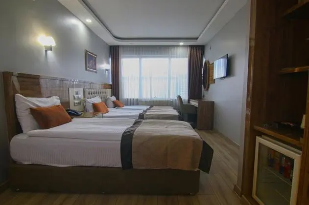 Triple, Şehir Manzaralı