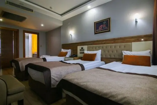 Triple, Şehir Manzaralı