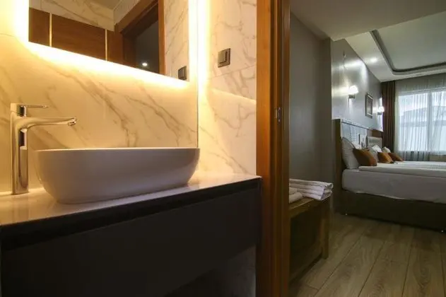 Triple, Şehir Manzaralı