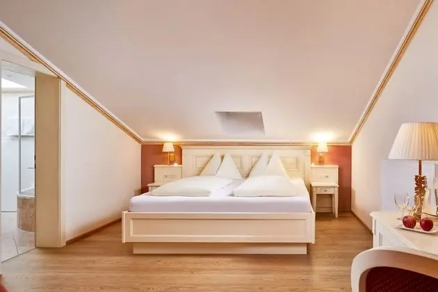 Superior Tek Büyük Yataklı Oda, Balkon, Göl Manzaralı