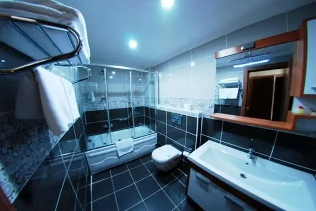 Deep soaking bathtub
