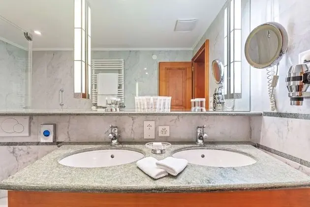 Classic Tek Büyük Yataklı Oda