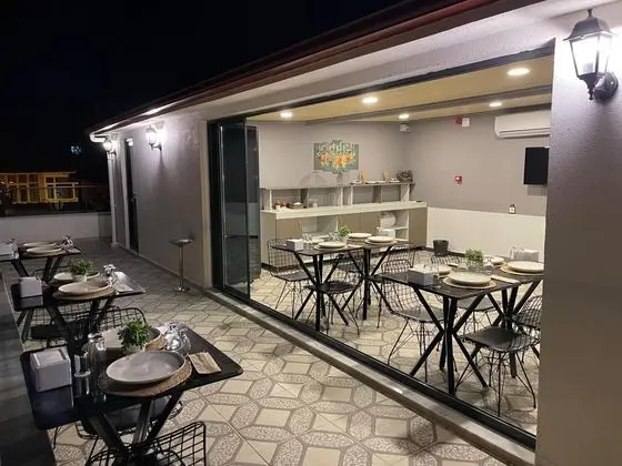 Suite - İki Yatak Odalı,Sokak Manzaralı,Çift Klimalı