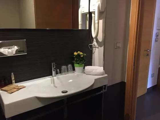 Büyük Yataklı Tek Kişilik Oda
