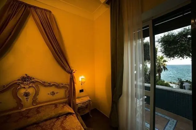 Tek Büyük Yataklı Oda, 1 Çift Kişilik Yatak, Balkon, Deniz Manzaralı