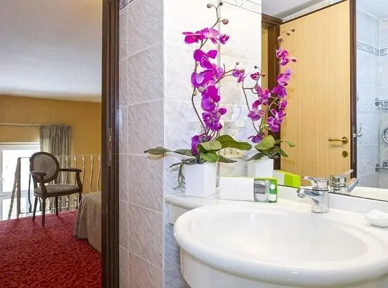 Tek Büyük veya İki Ayrı Yataklı Oda